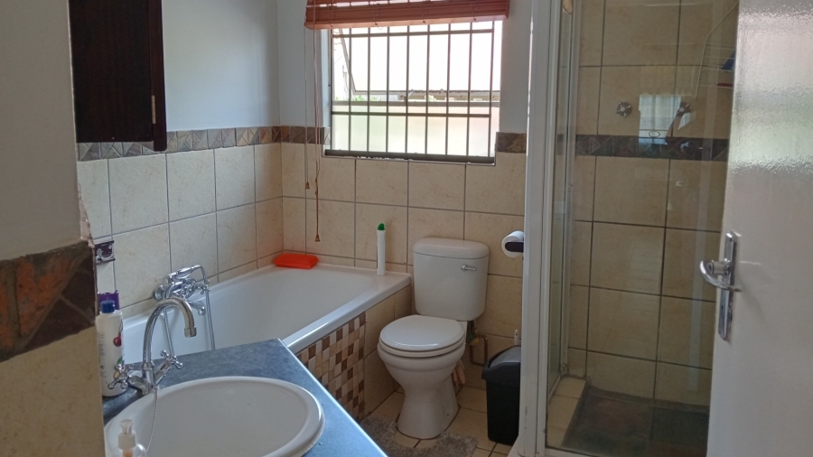3 Bedroom Property for Sale in Langenhovenpark Free State